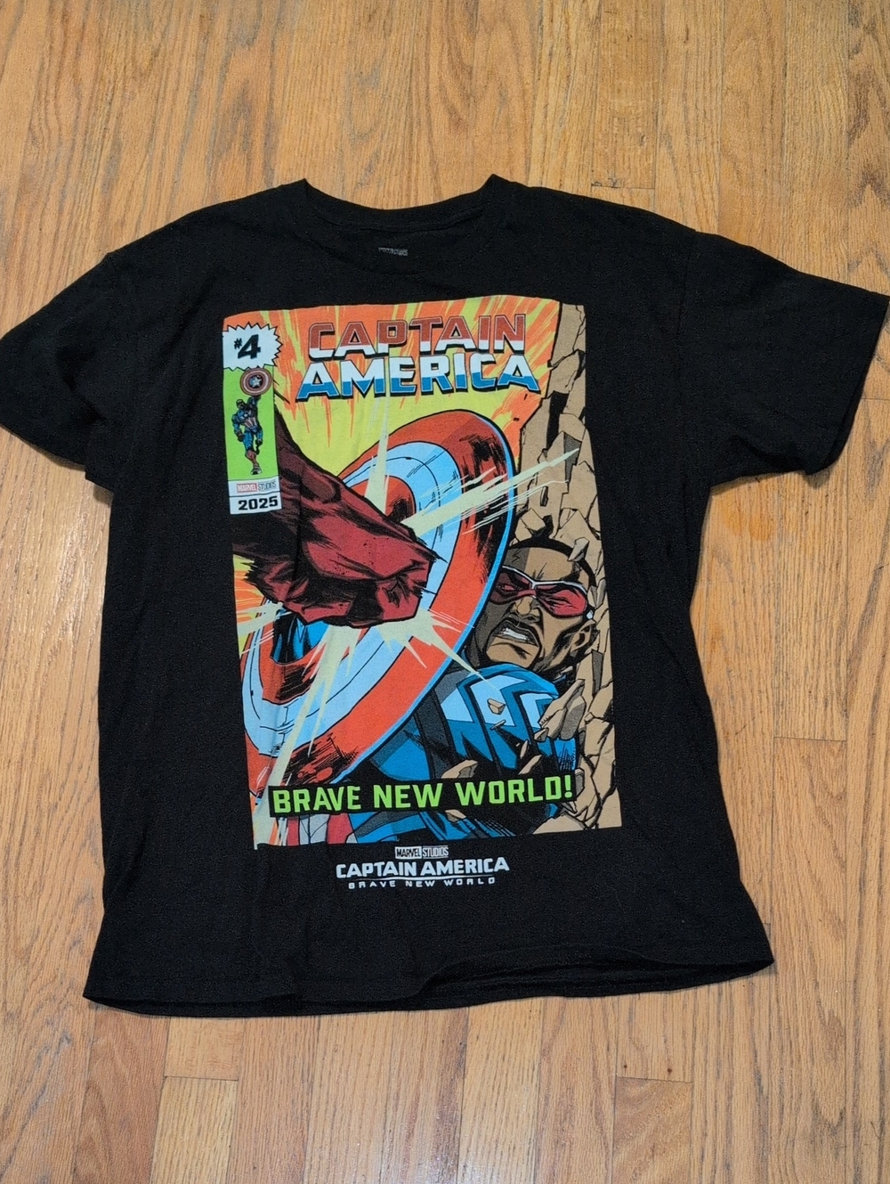 Marvel Captain America Comic Art Short Sleeve Tee - Black with Red, Blue, Yellow
